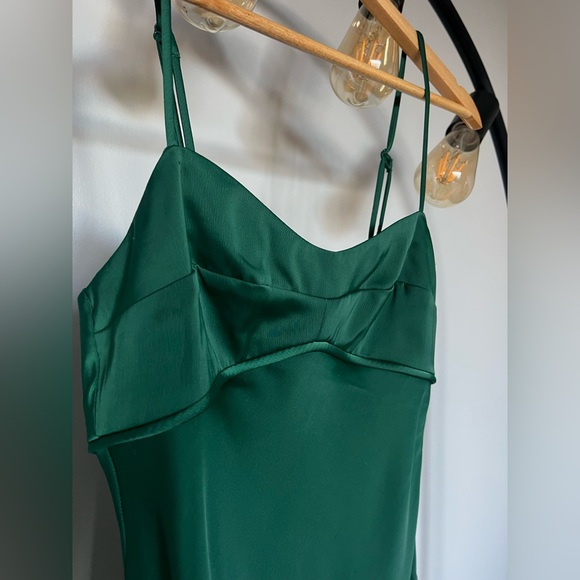 Beautiful emerald satin slip dress with tailored chest detail ✨ - Picture 6 of 11